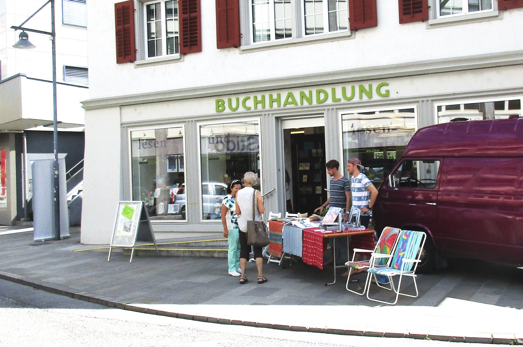 Camping vor der Buchhandlung mit 'Zwei Pfannen on the Road'