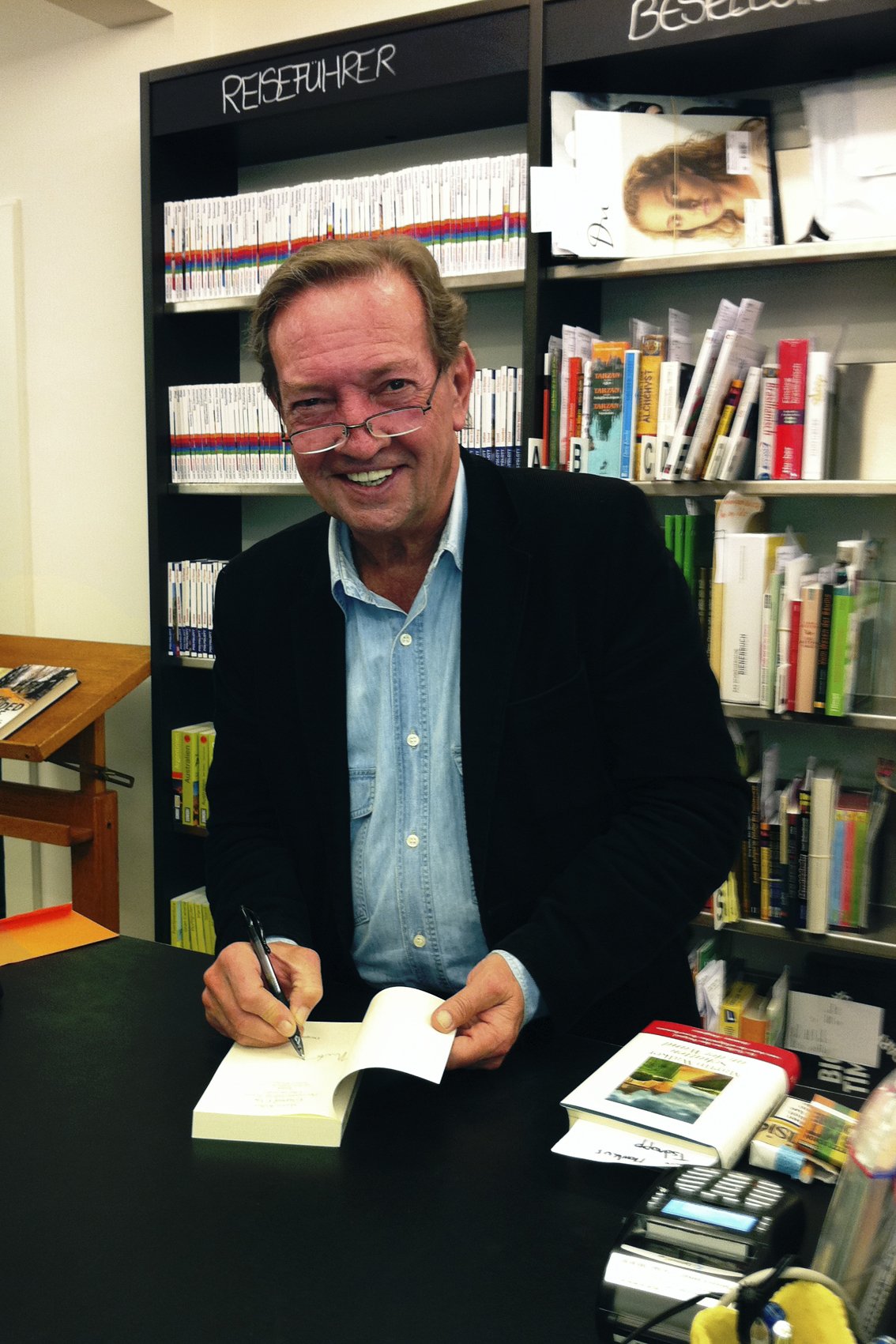 Martin Walker in der Buchhandlung Dillier